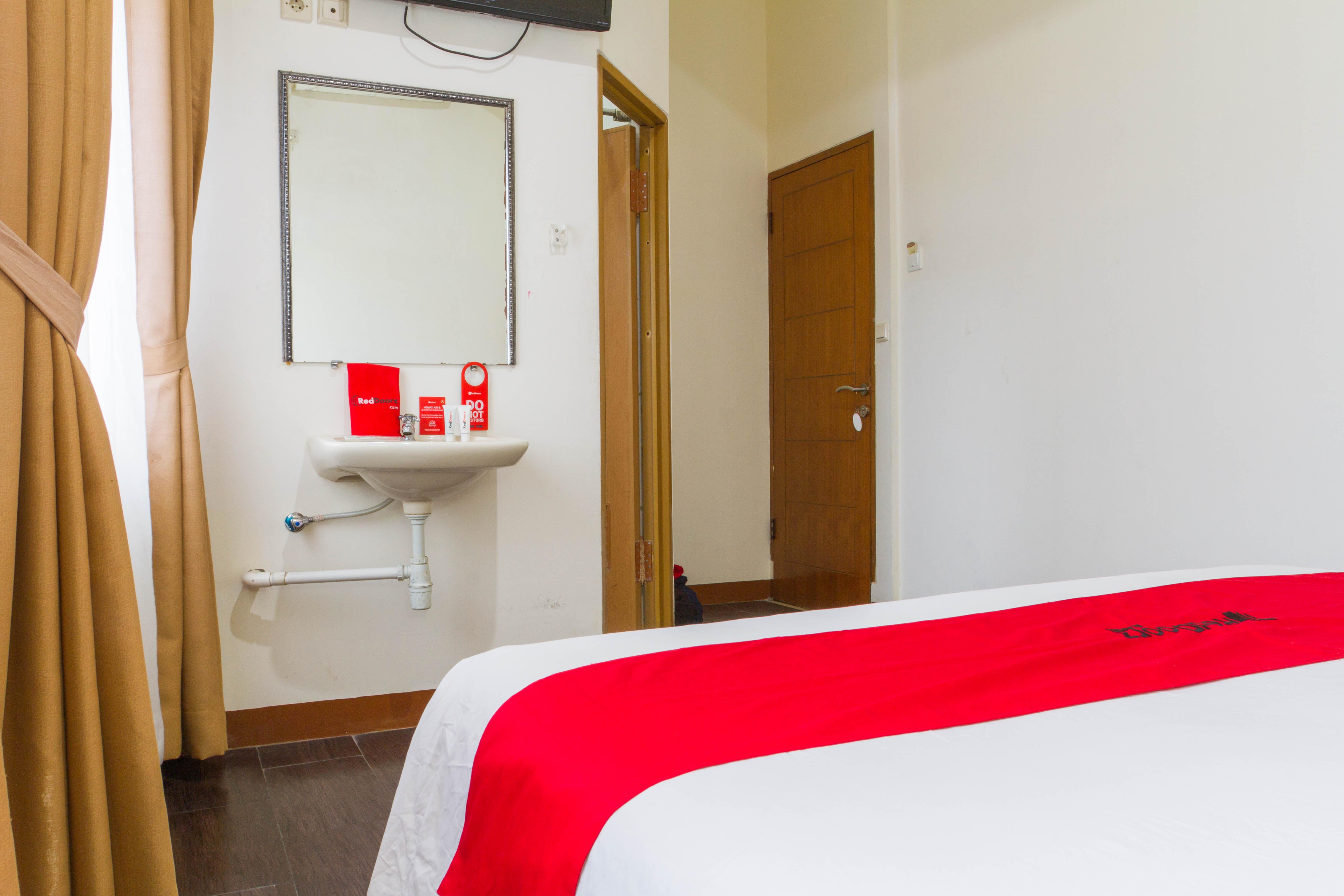 Reddoorz Plus @ Surapati 2 Bandung Exterior foto